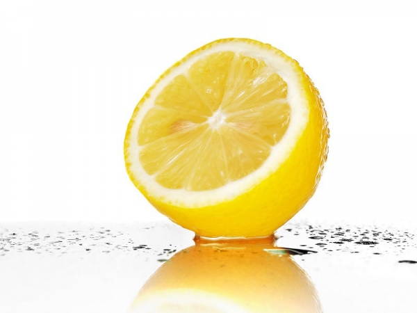 پنج دلیل برای اینکه لیمو بخوریم